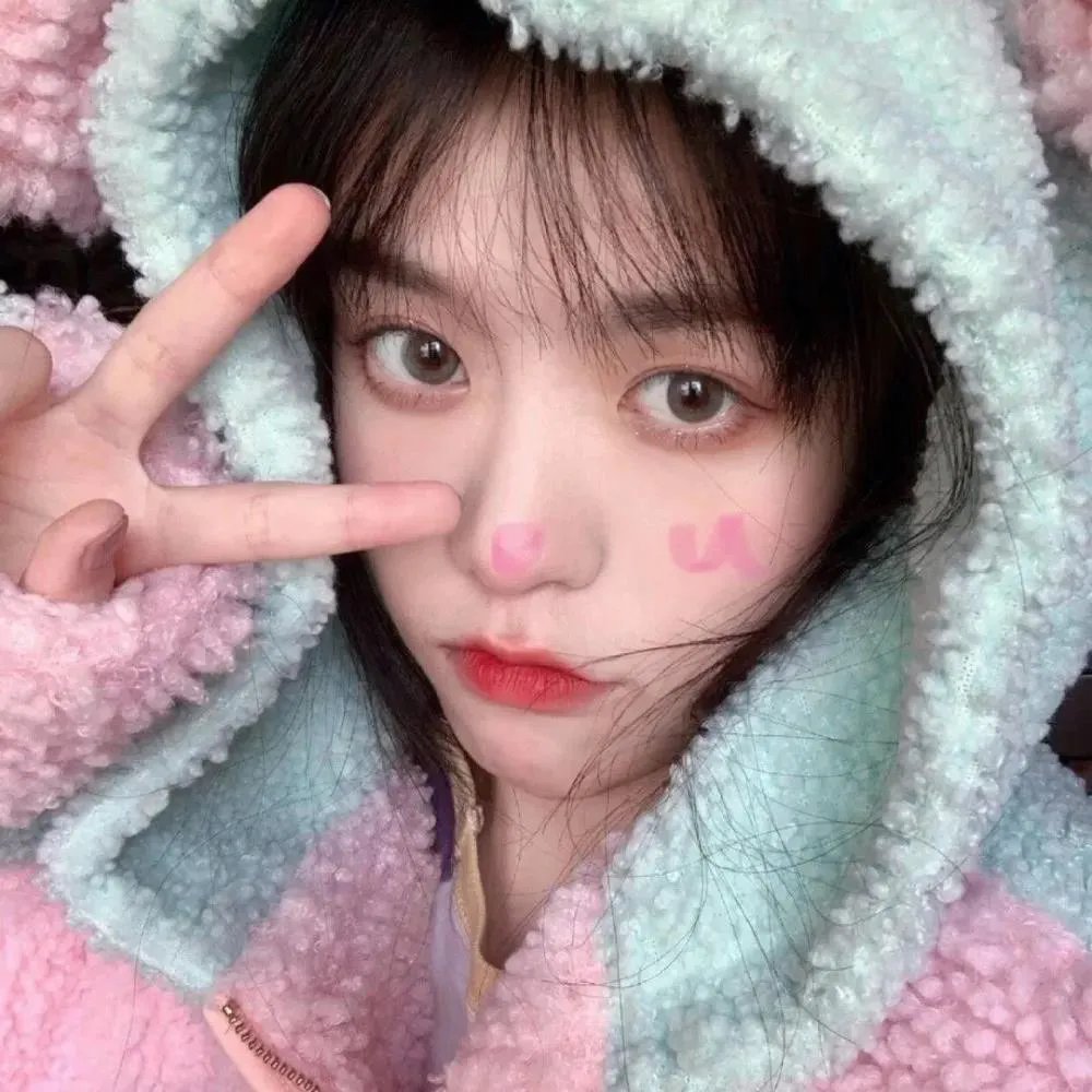 抽象画中的越南少女2